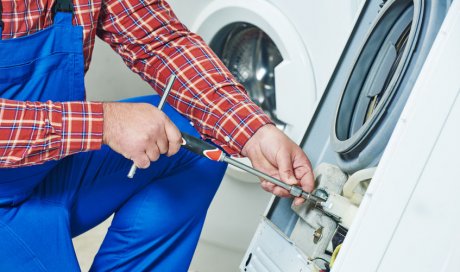 Réparateur d'électroménager à Marseille pour réparer une machine-à-laver qui fuit